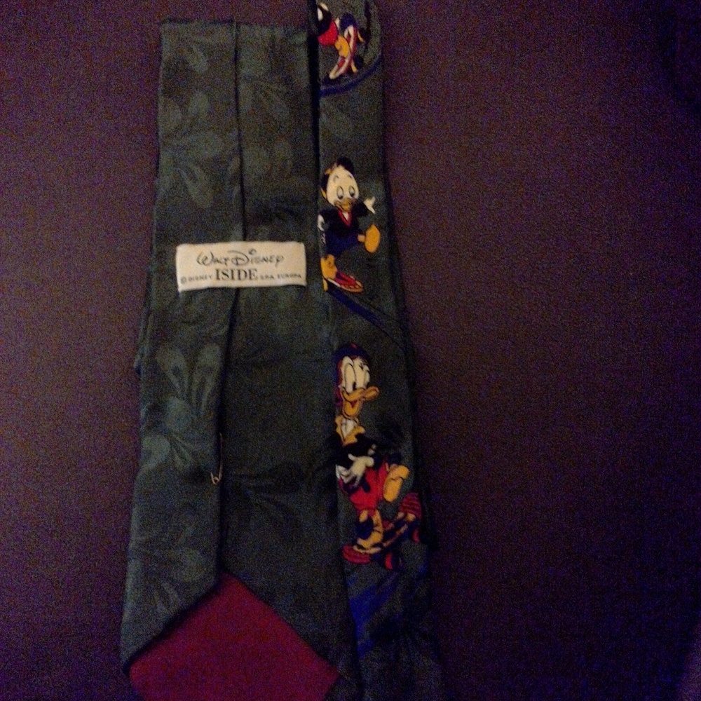 Walt Disney Donald Duck and Nephews Green Tie - Picture 3 of 3